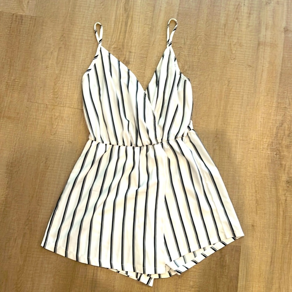 Like New! Skort romper. Perfect for summer.
